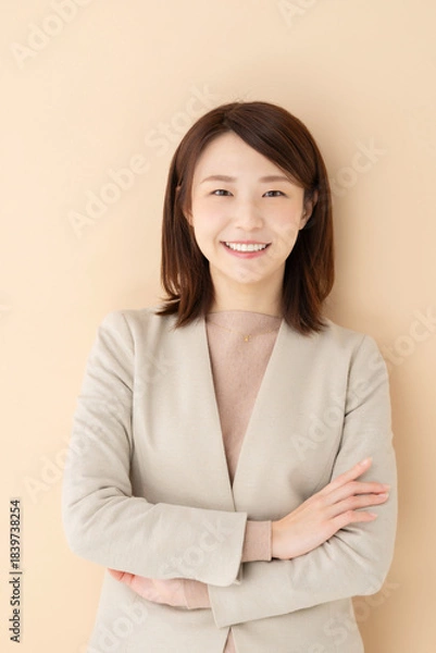 Obraz ビジネス　女性　ベージュ