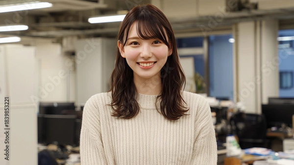 Obraz 業務委託の女性、日本企業の女性スタッフ