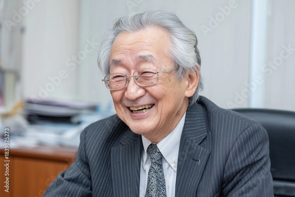 Obraz 笑顔のシニア男性ビジネスマンのポートレート