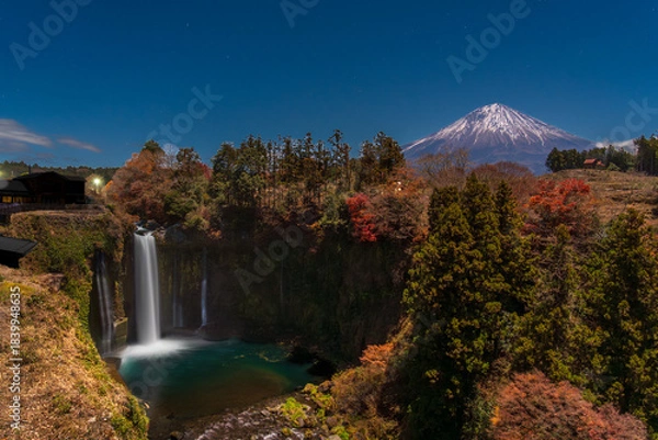 Obraz コールドムーンの月光にに照らされた富士山と紅葉の音止めの滝
