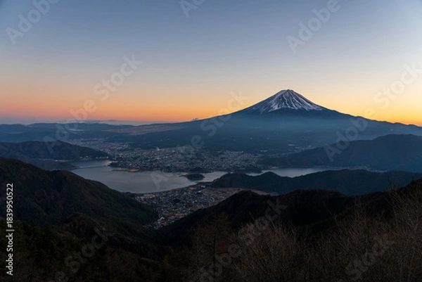 Obraz 冬の新道峠から夕暮れ時の富士山