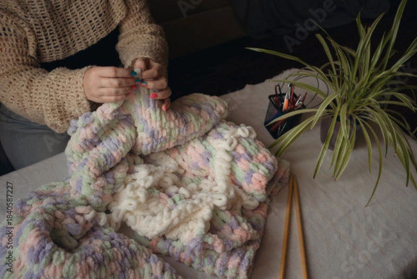 Obraz Making blanket from yarn without crochet hook or knitting needles