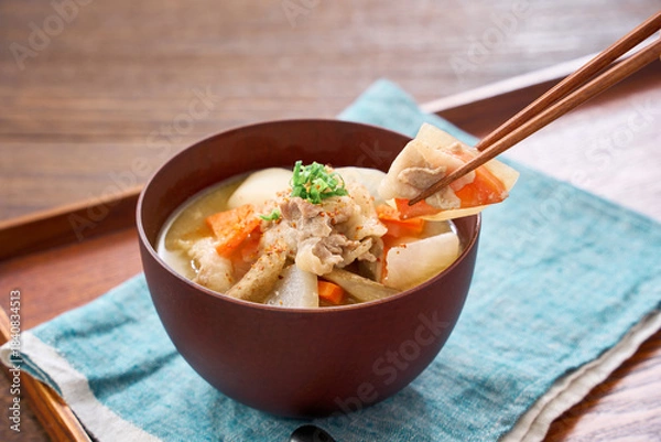 Obraz 豚汁（豚肉と根菜の具だくさん味噌汁）