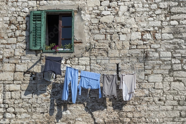 Fototapeta Drying laundry in front of old facade in Sibenik in Croatia