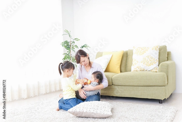 Obraz 赤ちゃんのいる幸せな家族