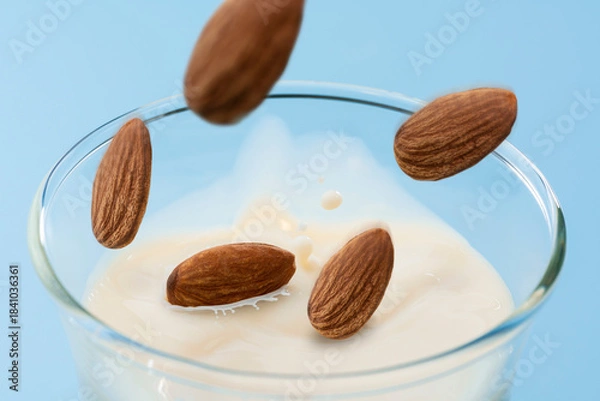 Obraz アーモンドミルクに落ちるアーモンドの瞬間