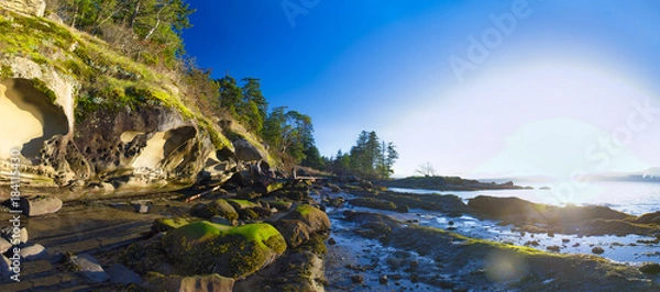 Fototapeta Scenic panoramic view of the ocean and Jack Point and Biggs Park in Nanaimo, British Columbia.