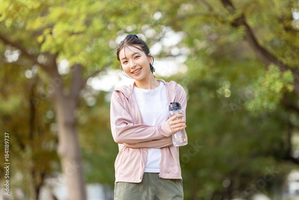 Obraz 水筒を持つ女性