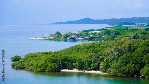 Fototapeta Shoreline of Roatan Island, Honduras in the Caribbean Sea