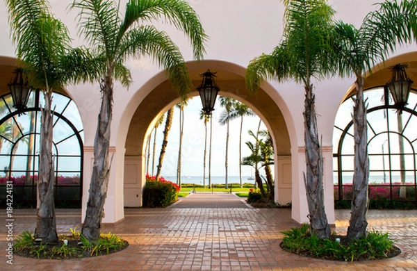Obraz view of the Pacific ocean through a courtyard archway
