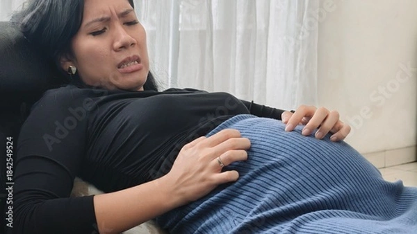 Obraz Layers of Volcanic Majesty: Foreground Ridge Leading to Triple Peaks Under Cloudy Sky