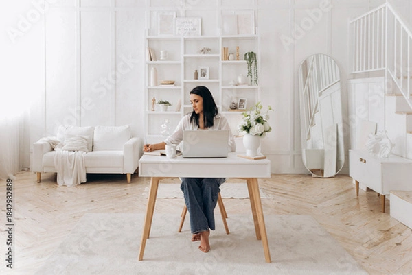 Obraz Women handle duties, Female professional manages tasks efficiently, Woman coordinates schedules and communicates digitally, An organized woman efficiently manages time and client interactions online