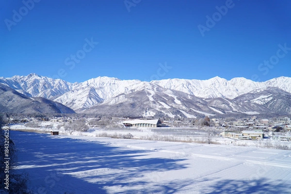 Obraz 雪景色の白馬村と北アルプス