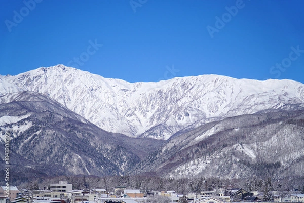 Obraz 雪景色の白馬村と北アルプス