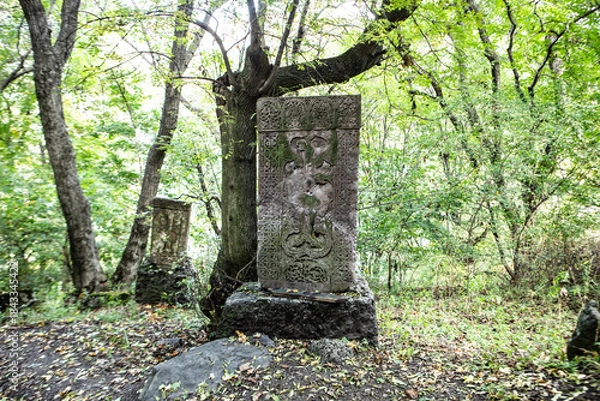 Obraz cross-stone in green forest