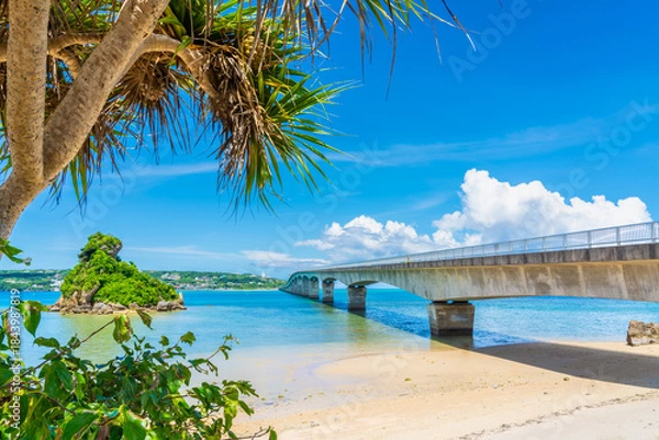 Obraz 古宇利大橋と沖縄の海