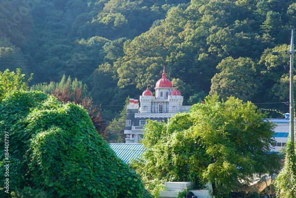 Obraz Red‑Domed Building among Trees