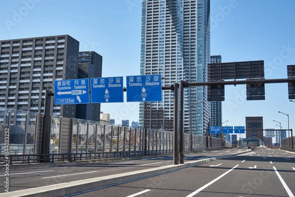 Obraz 東京都　環二通り　月島警察署前交差点の景色