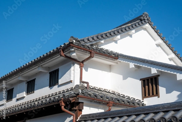 Fototapeta 日本の岡山県倉敷市の白壁の美しいレトロな町並み