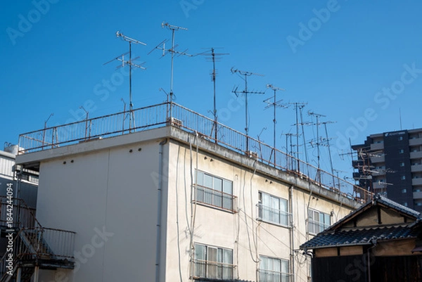 Fototapeta 日本の岡山県倉敷市の白壁の美しいレトロな町並み