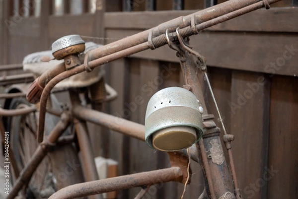 Fototapeta 日本の岡山県倉敷市の白壁の美しいレトロな町並み