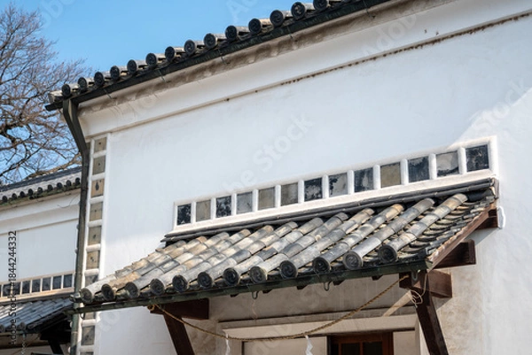 Fototapeta 日本の岡山県倉敷市の白壁の美しいレトロな町並み