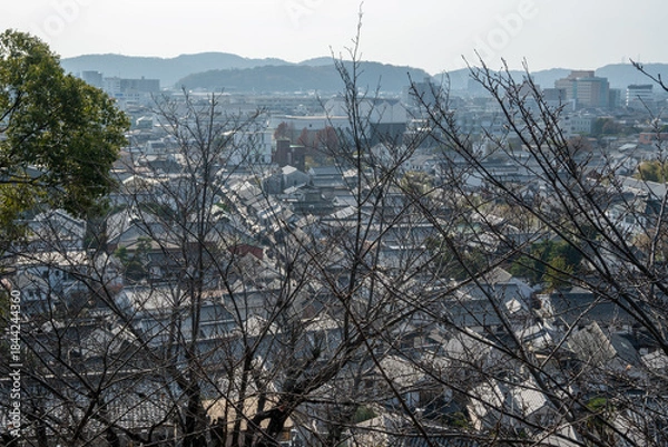 Fototapeta 日本の岡山県倉敷市の白壁の美しいレトロな町並み