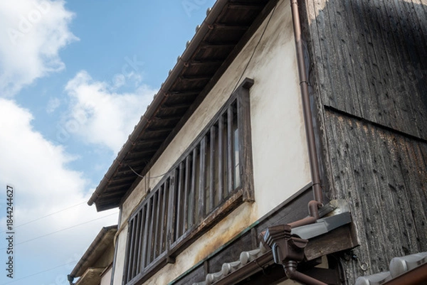Fototapeta 日本の岡山県倉敷市の白壁の美しいレトロな町並み