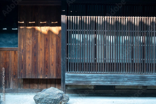 Fototapeta 日本の岡山県倉敷市の白壁の美しいレトロな町並み