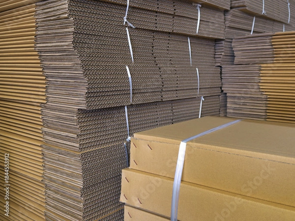 Obraz 沢山束ねて積まれた梱包用のダンボール