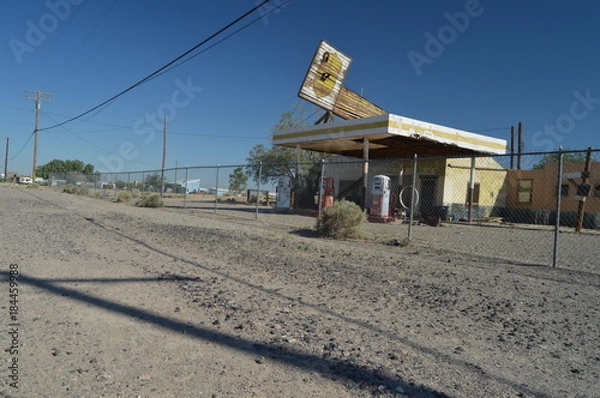 Fototapeta Old Abandoned Gas Station On Route 66. June 21, 2017.  California, USA, EEUU.