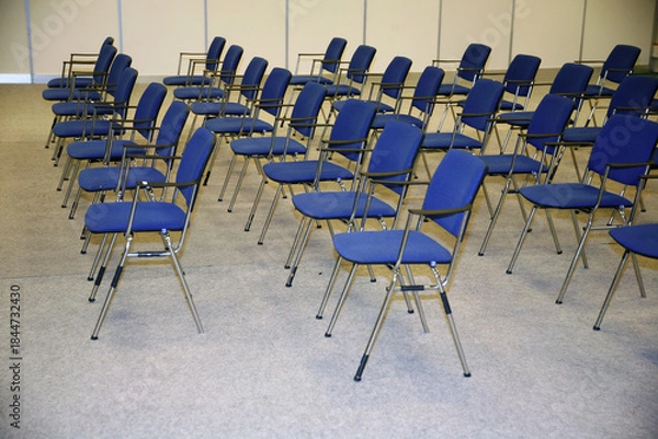 Obraz A large empty boardroom with empty chairs