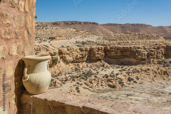 Obraz dzban na tle gór-Tunezja