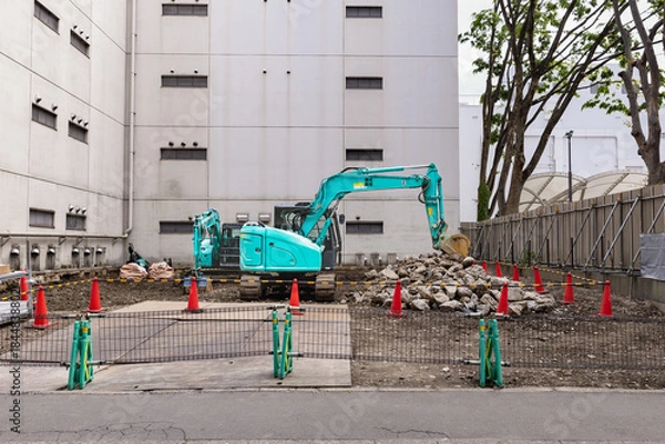 Obraz 街中ビル街のビル解体工事現場