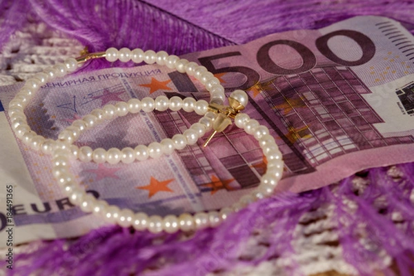 Obraz Денежная купюра на сиреневом фоне