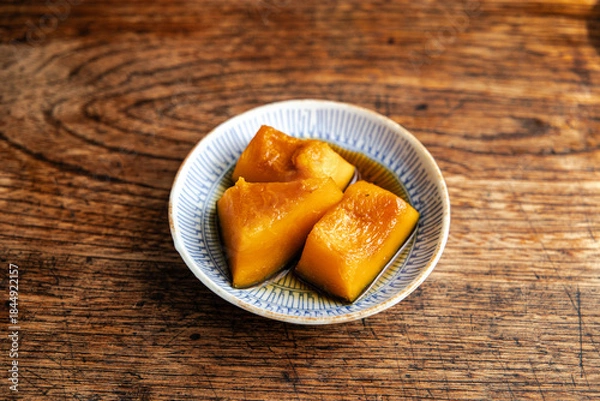 Obraz 小皿に盛られた定番のおかず、かぼちゃの甘煮