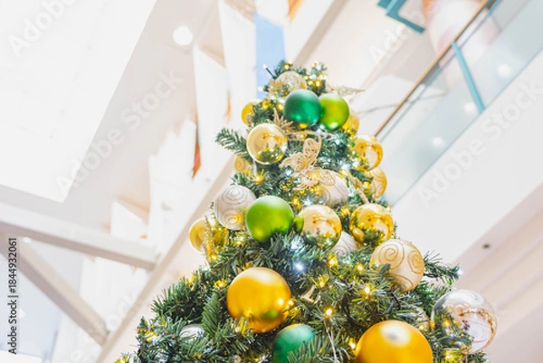 Obraz 街の綺麗なクリスマスツリー