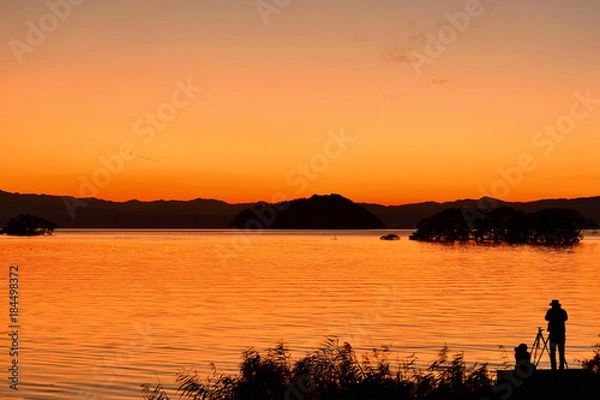 Fototapeta きれいに焼けた西の空と琵琶湖