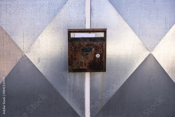 Obraz Rusty old mailbox with letter on metallic gate
