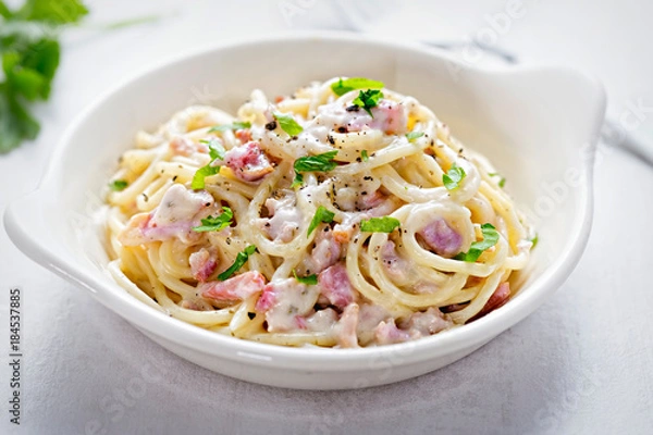 Fototapeta Spaghetti carbonara with bacon and fresh parsley 