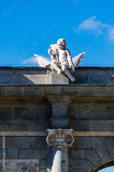 Obraz Cherub sculpture on top of Puerta de Alcala arch in Madrid
