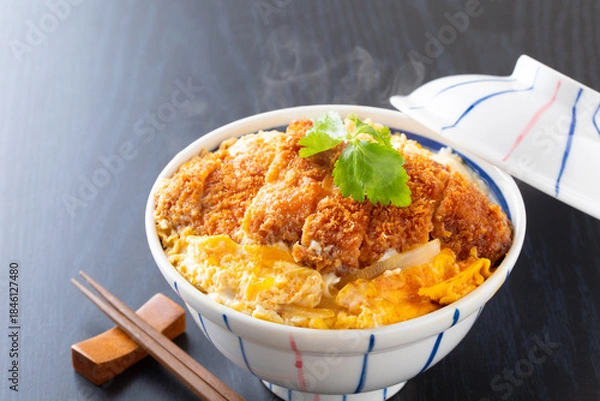 Obraz カツ丼を食べる