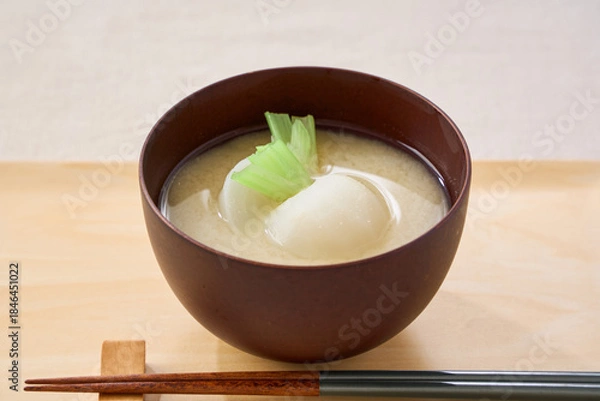 Obraz かぶ入りの白味噌仕立てのお味噌汁