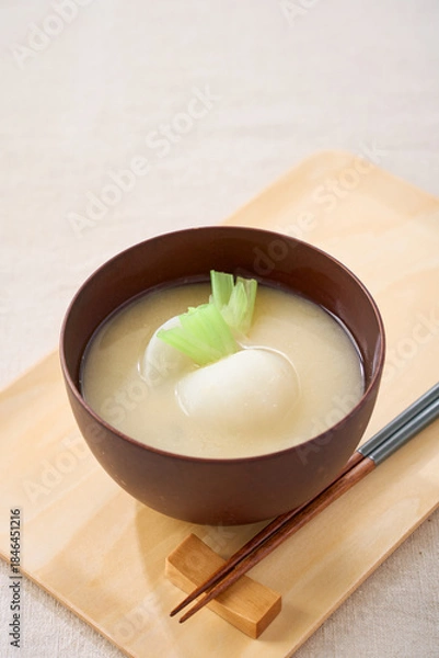 Obraz かぶ入りの白味噌仕立てのお味噌汁