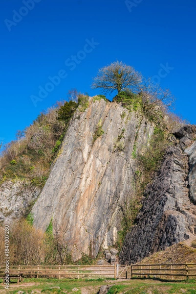 Obraz Dinas Rock (Craig y Ddinas), a high promontory of Carboniferous Limestone in the Brecon Beacons National Park, south Wales