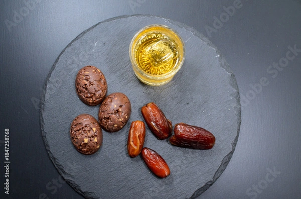 Obraz デーツとチョコレートでくつろぐ