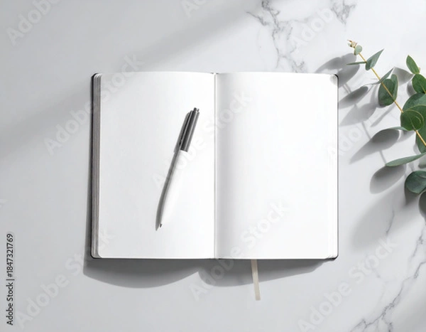 Obraz ジャーナリング用のノートとペン　瞑想　日記　白背景