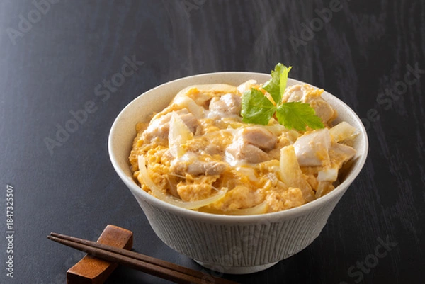 Obraz 親子丼を食べる