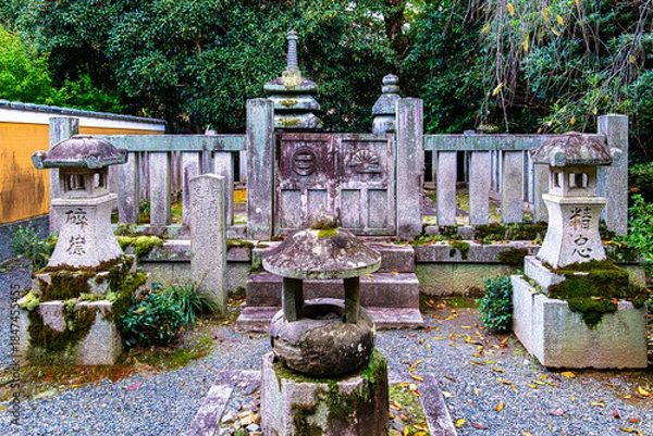Fototapeta 京都、宝筐院の足利義詮と小楠公（楠木正行）の墓