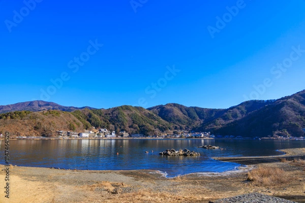 Fototapeta 冬の晴れた青空と河口湖